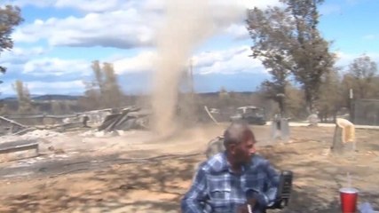 Un tourbillon de poussière filmé en Californie