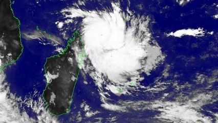 Cyclone Bejisa : de premiers dégâts à la Réunion placée en alerte rouge