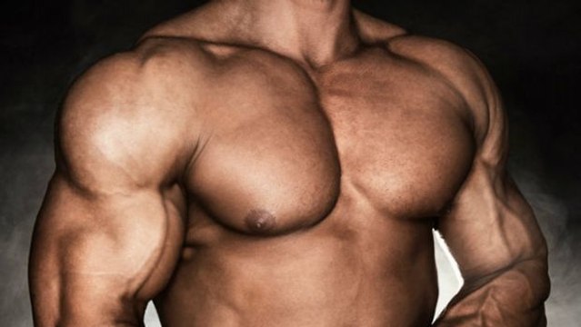 8 explosive Übungen für den perfekten Körper und Schultern aus Stahl