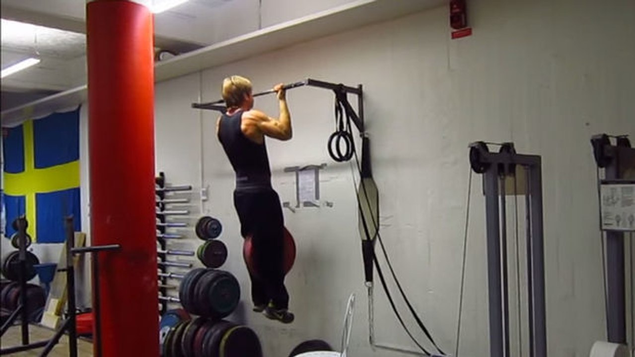 Training: eine Übungsserie für klimmzüge