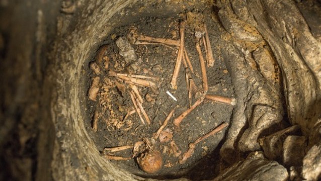 De mystérieux squelettes vieux de 1200 ans découvert dans un puits en Bourgogne