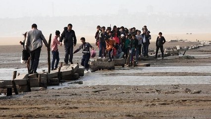 Un pont vieux de 400 ans jaillit d'un lac en plein assèchement en Chine