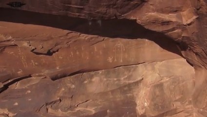 D'étranges dessins gravés dans la pierre découverts par un drone dans l'Utah