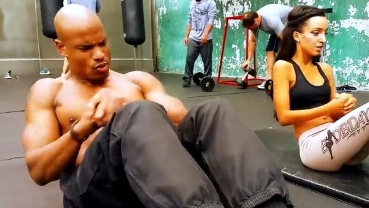 Schnell zum Waschbrettbauch! Eine Übungsserie für die Bauchmuskeln