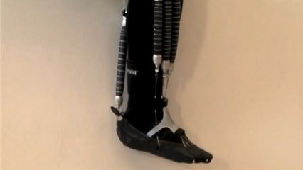Une étonnante chevillère robotisée pour réapprendre à marcher