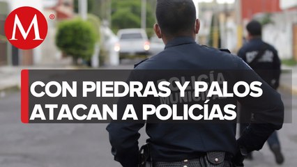 Integrantes de la CNTE se enfrenta a policías en Michoacán al intentar tomar las vías del tren