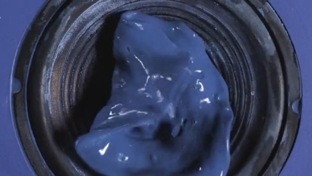 Les étonnantes propriétés des fluides non newtoniens illustrées dans un clip vidéo