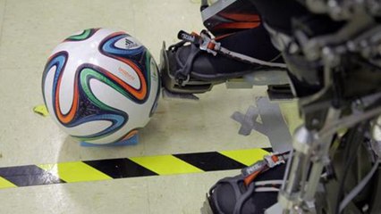 Un paraplégique équipé d'un exosquelette donnera le coup d'envoi de la Coupe du Monde 2014