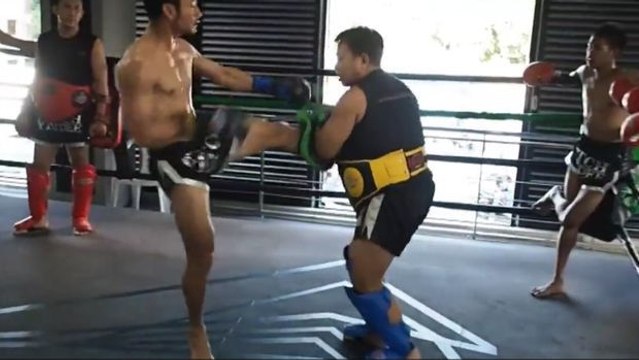 Die Tritte dieses Muay-Thai-Profis sind gewaltig