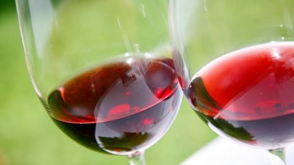 Prévenir les caries dentaires grâce au vin rouge ?