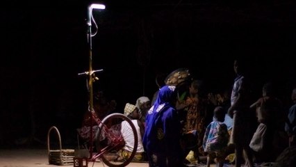 Foroba yelen, les lampadaires solaires qui révolutionnent la vie des villageois au Mali