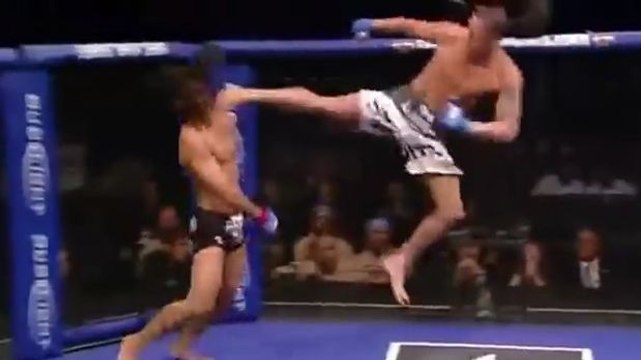 Mit diesem Air-Kick lässt er seinem Gegner keine Chance