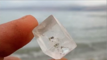 De surprenants cubes de sel découverts sur les rives de la mer Morte