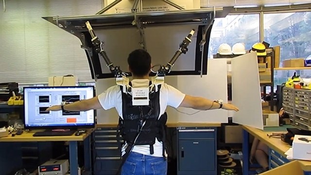 Une paire de bras robotisés pour faciliter la vie quotidienne