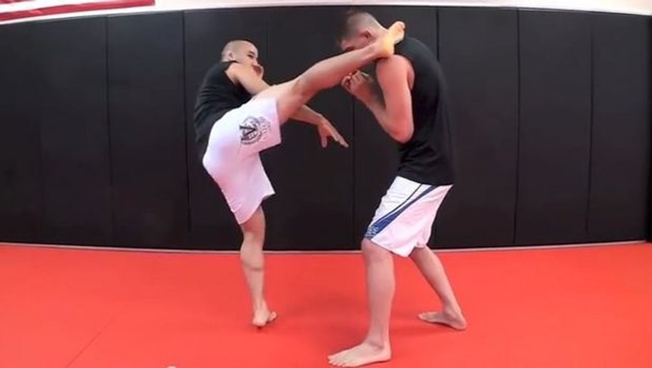 Wie besiegt man seinen Gegner? Seht hier die unhaltbare Technik