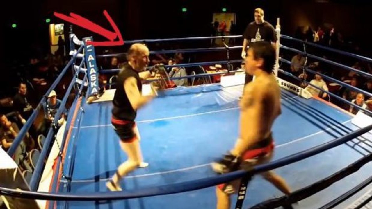 Er schlägt mit 62 Jahren einen halb so alten Boxer K.o.!