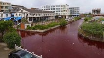 Une rivière chinoise prend une mystérieuse couleur rouge sang