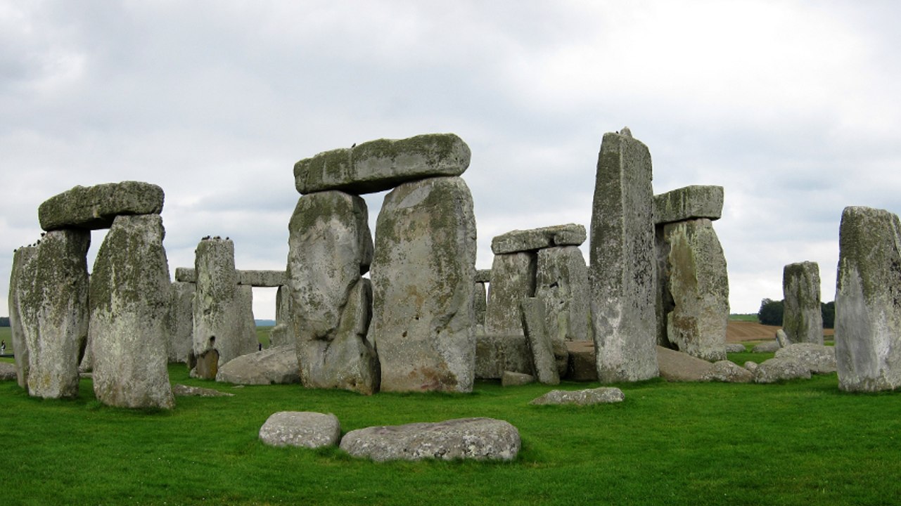 15 monuments inconnus découverts sous le site de Stonehenge