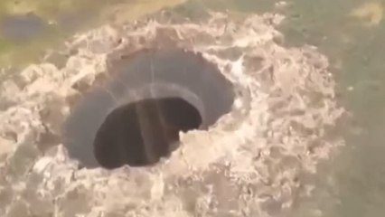 Un mystérieux trou géant s'est formé dans le sol de Sibérie
