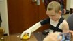Des étudiants créent un bras robotisé imprimé en 3D pour un petit garçon