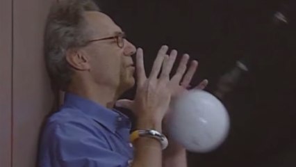 Ce professeur risque sa vie pour démontrer un principe physique