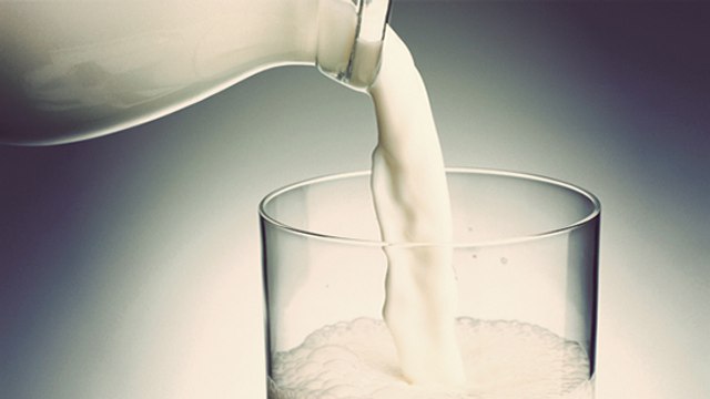 Boire trop de lait serait-il néfaste pour les os des adultes ?