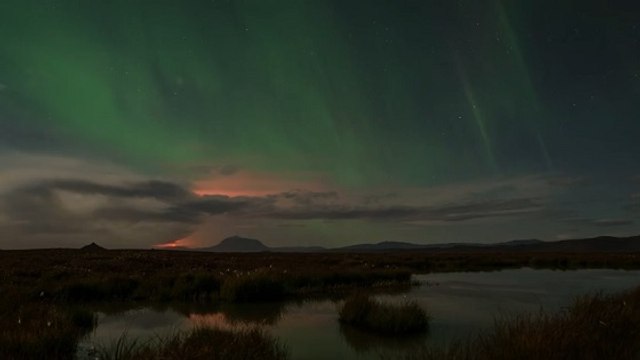 Le spectacle fascinant du volcan Bardarbunga en éruption sous les aurores polaires