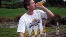Er trinkt sechs Bier in Rekordzeit und blamiert sich vor seinen Freunden