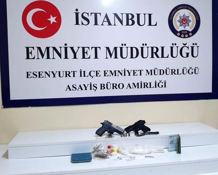 Uyuşturucu satıcıları iki kişiyi rehin aldı... Silah zoruyla rehin aldıkları şahsıların videosunu çektiler