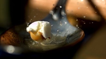 L'impressionnante explosion du pop-corn filmée au ralenti