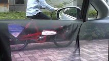 L'incroyable voiture transparente qui va vous faciliter les manoeuvres
