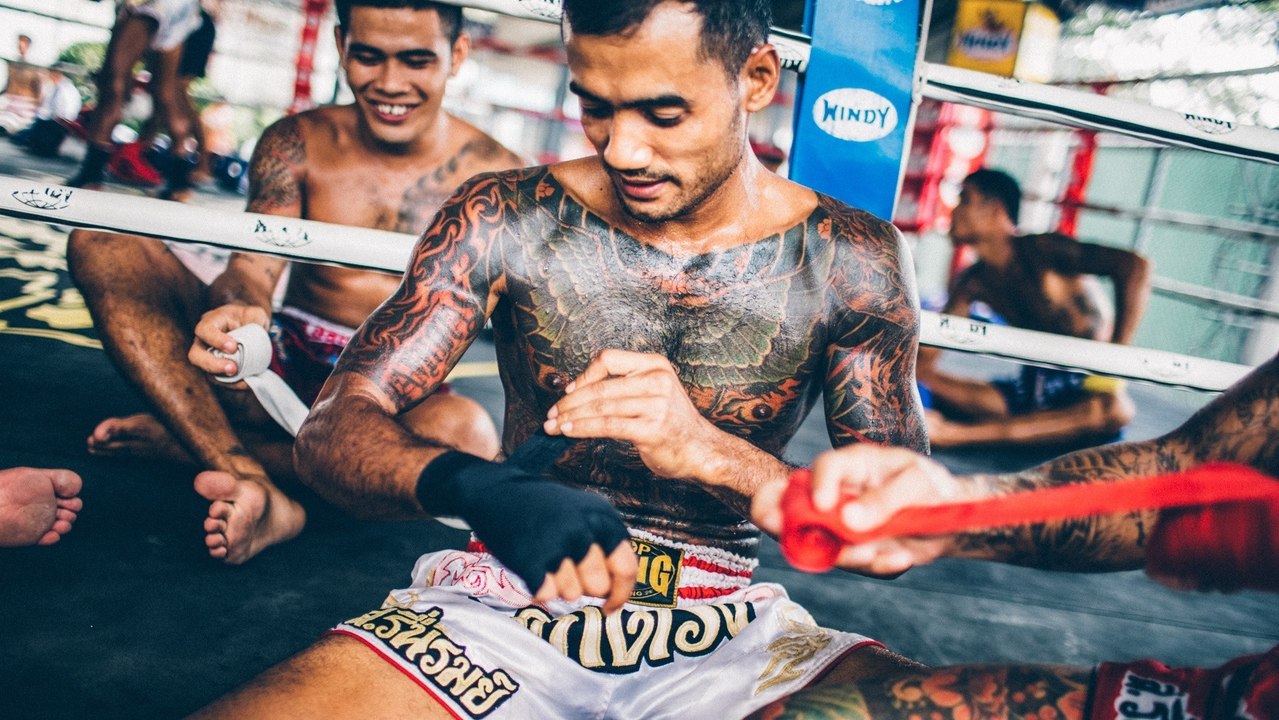 Muay Thai: Ein Gefängnis gibt den Insassen die Möglichkeit ihre Freiheit durch Kämpfe zu gewinnen.