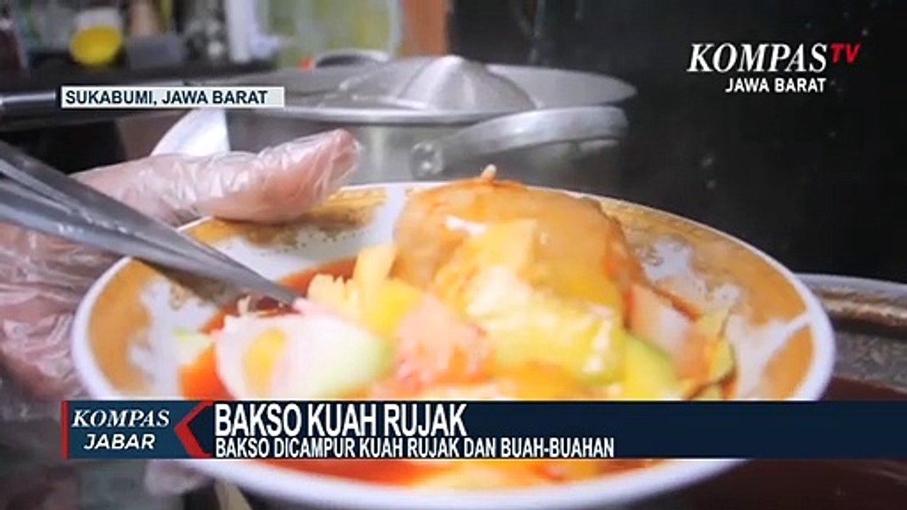 Memadukan Bakso Dengan Kuah Rujak Dan Buah-Buah...