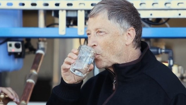 Quand Bill Gates teste une machine qui transforme les excréments en eau potable