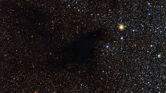 Où sont passées toutes les étoiles au centre de cette étonnante image ?