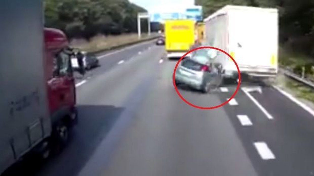 Unglaublich heftiger Unfall auf der Autobahn