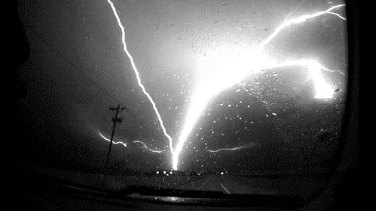 Un rare phénomène d'éclairs ascendants immortalisé par des chercheurs