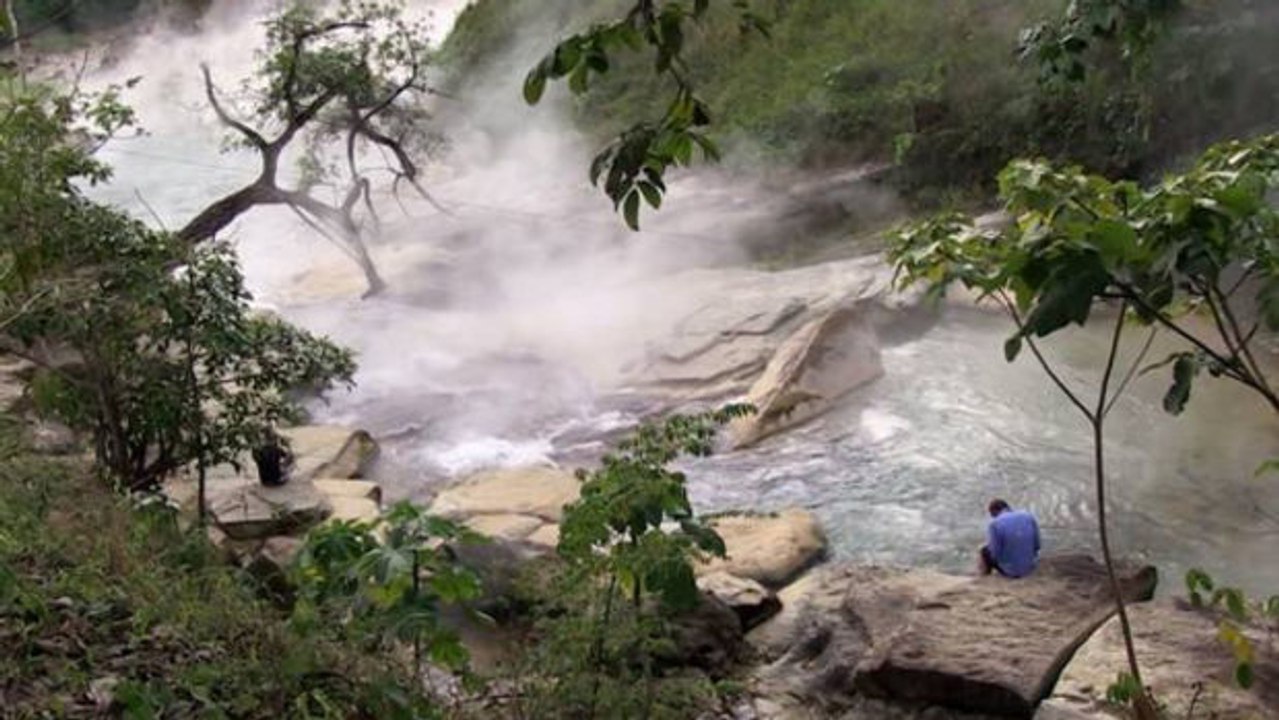 Ein mysteriöser heißer Fluss in Amazonien in Peru entdeckt