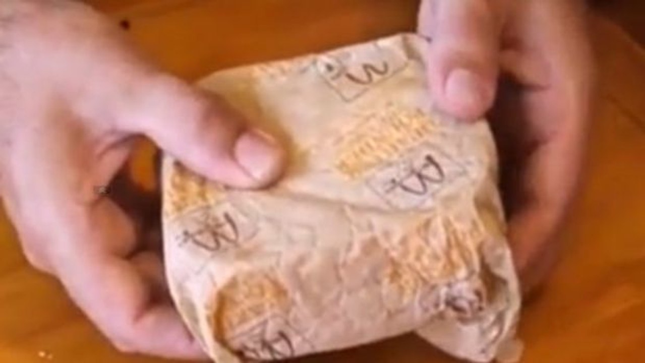 So sieht ein Hamburger aus, der 20 Jahre in einem Karton eingeschlossen war