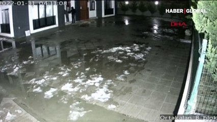 Büyükçekmece'de 'Dali' maskesi takan hırsızlar ev sahibine yakalanınca böyle kaçtı