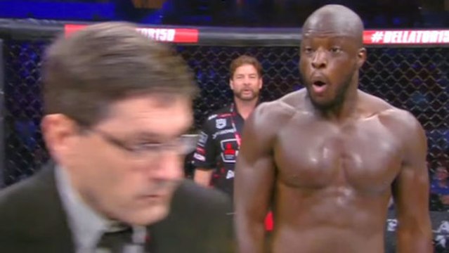 MMA: Ein etwas übermotivierter Kämpfer schlägt einen Schiedsrichter