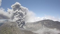 La violente éruption du volcan Turrialba filmée en accéléré au Costa Rica