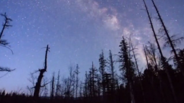 Revivez la pluie de météores des Lyrides grâce à ce fantastique time-lapse