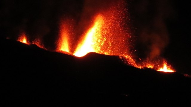 Les impressionnantes images de l'éruption du Piton de la Fournaise à la Réunion