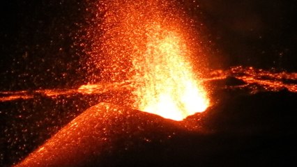 Les spectaculaires images de l'éruption du Piton de la Fournaise