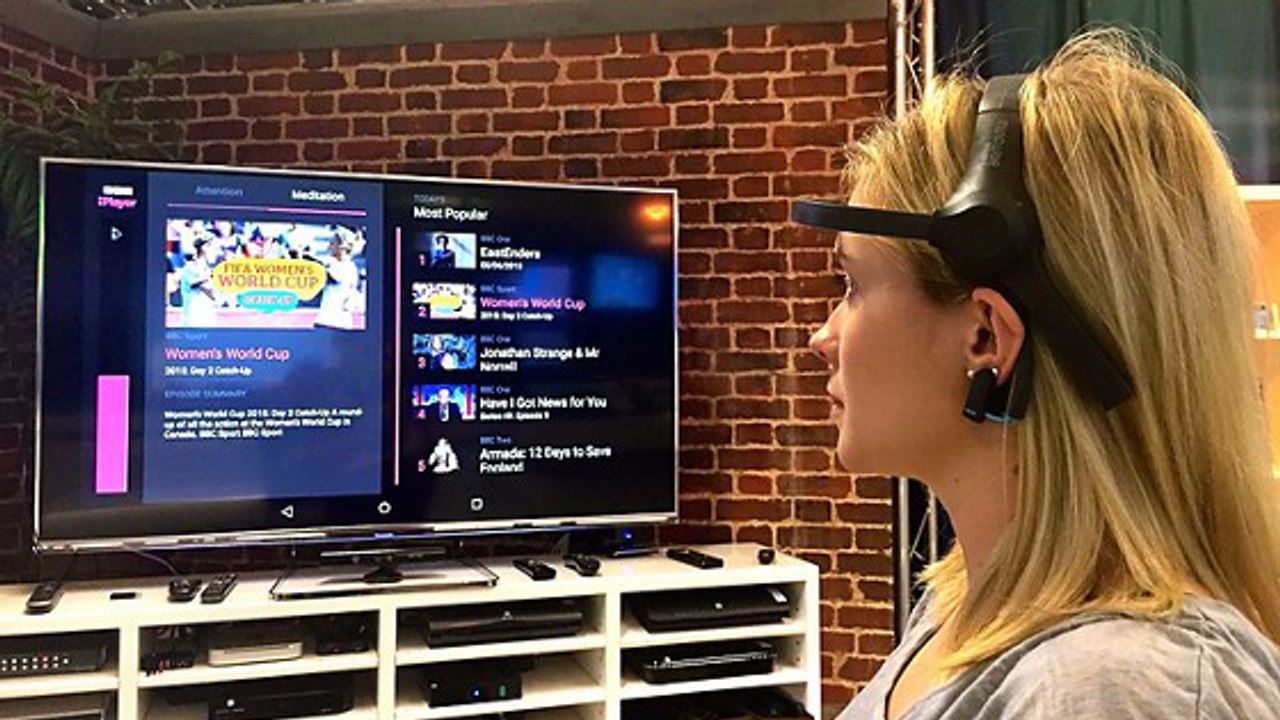 Contrôler sa télévision par la force de l'esprit ? Ça pourrait devenir réalité avec ce casque