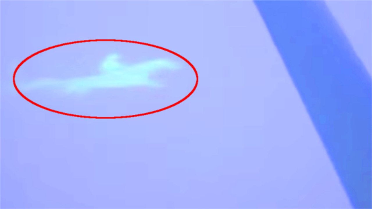 Une incroyable animation projetée sur un nuage pour la première fois
