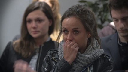 Diese unvorsichtigen Fahrer werden auf ihre eigene Beerdigung eingeladen