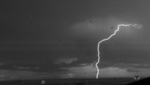 Découvrez les impressionnantes images d'éclairs filmés au ralenti durant un orage