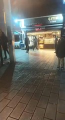 Taksim'de trans bireyin darbedildiği anlar kamerada